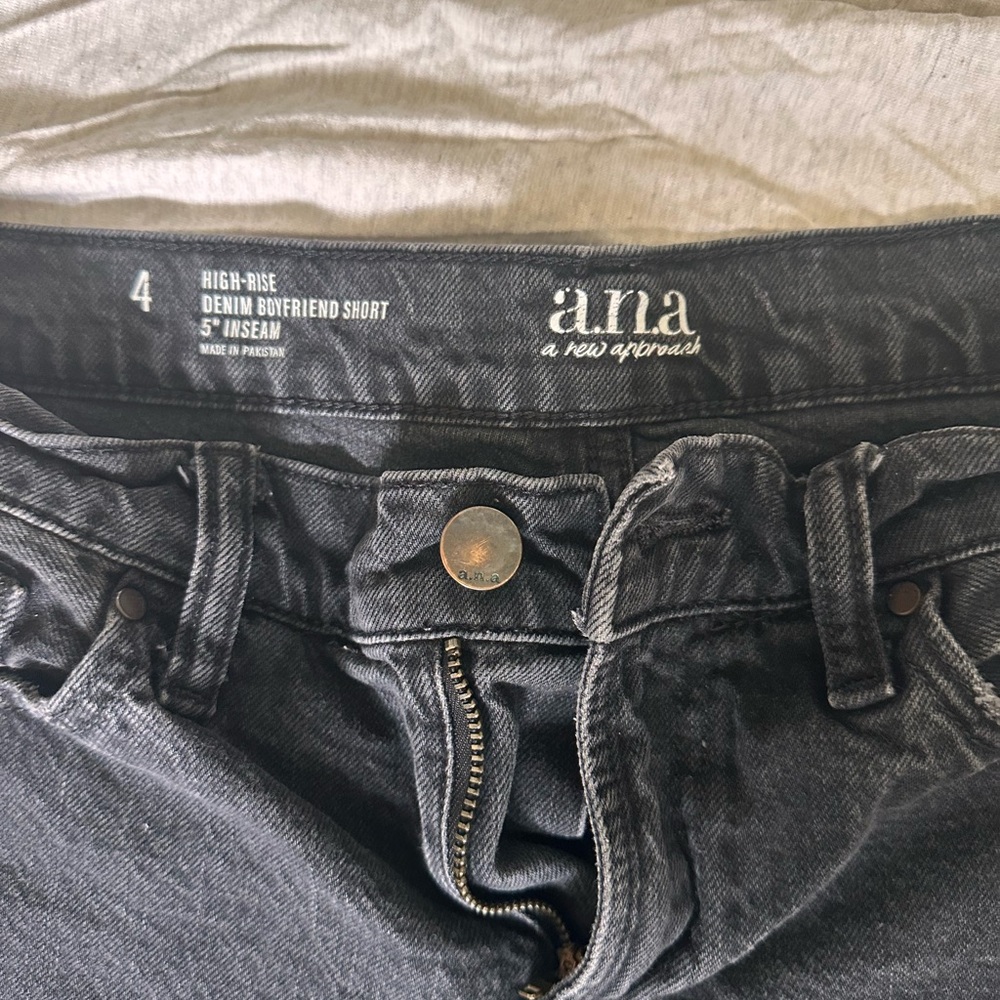 Black denim shorts - Picture 2 of 3